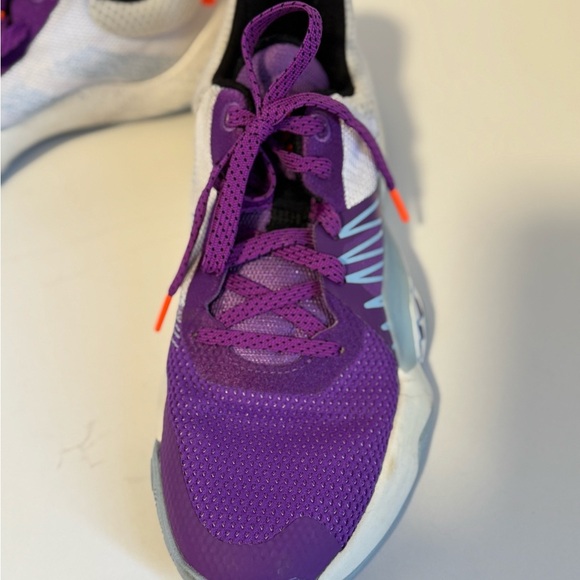 Adidas D.O.N. Issue 1 shoes.  Men’s size 7 - Picture 4 of 11